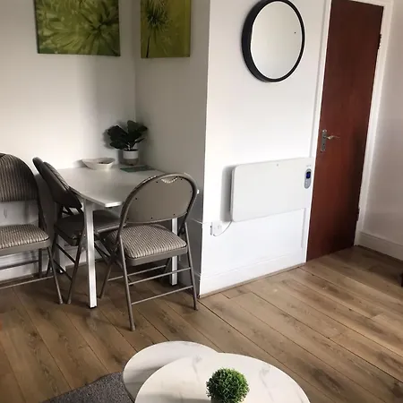 Aspire 1 Bedroom, 3 Single Beds Bristol