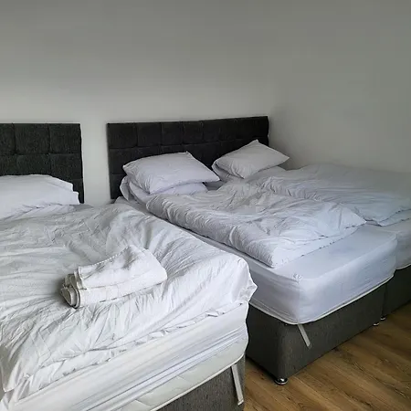 Aspire 1 Bedroom, 3 Single Beds
